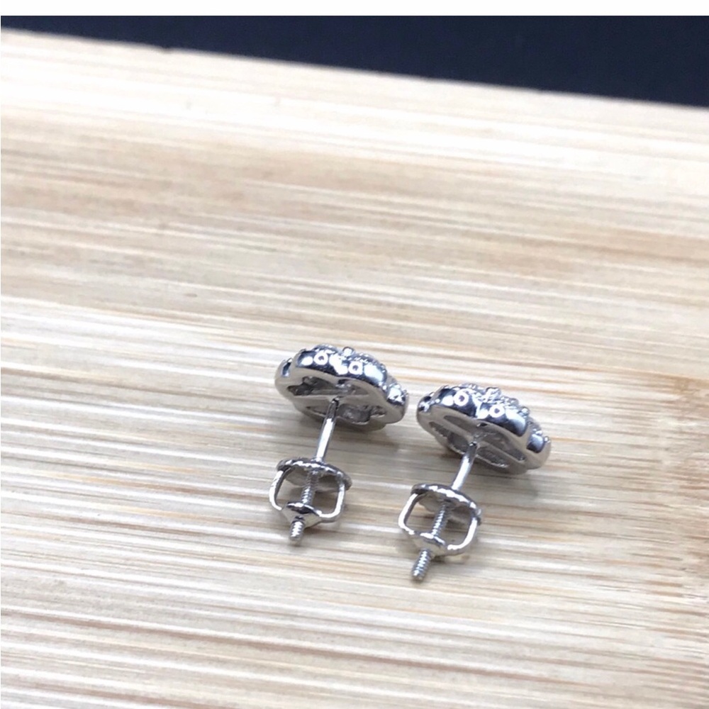 Elegant 925 Sterling Silver 1.10CT MOISSANITE Floral Stud screw back Earrings - Picture 8 of 11